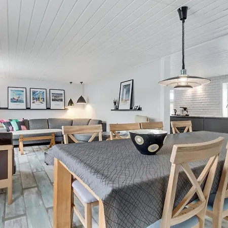 Large And Newly Renovated In Cozy Ingstrup *